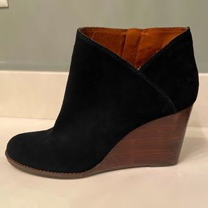 Yakeena Lucky Brand black suede wedges